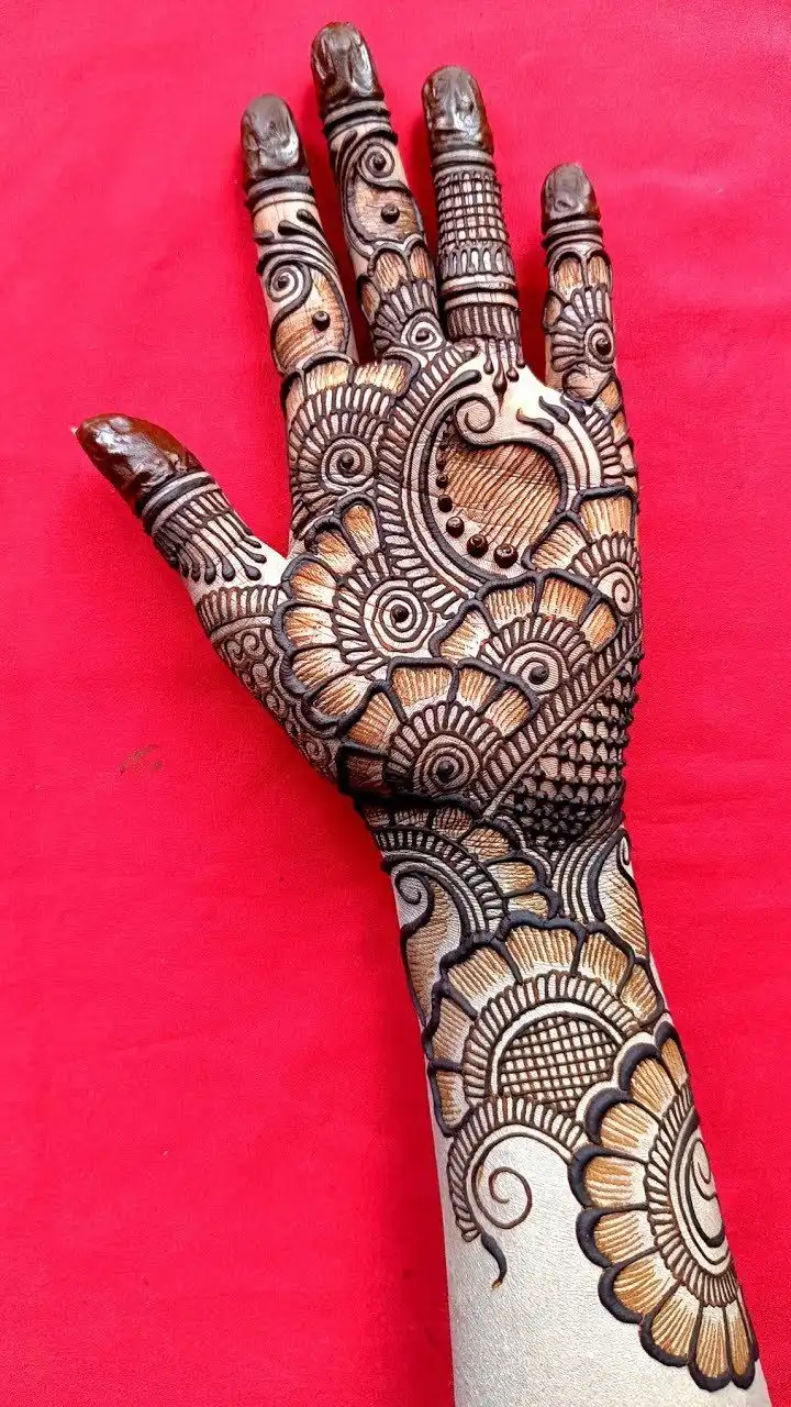 latest mehndi design photo
