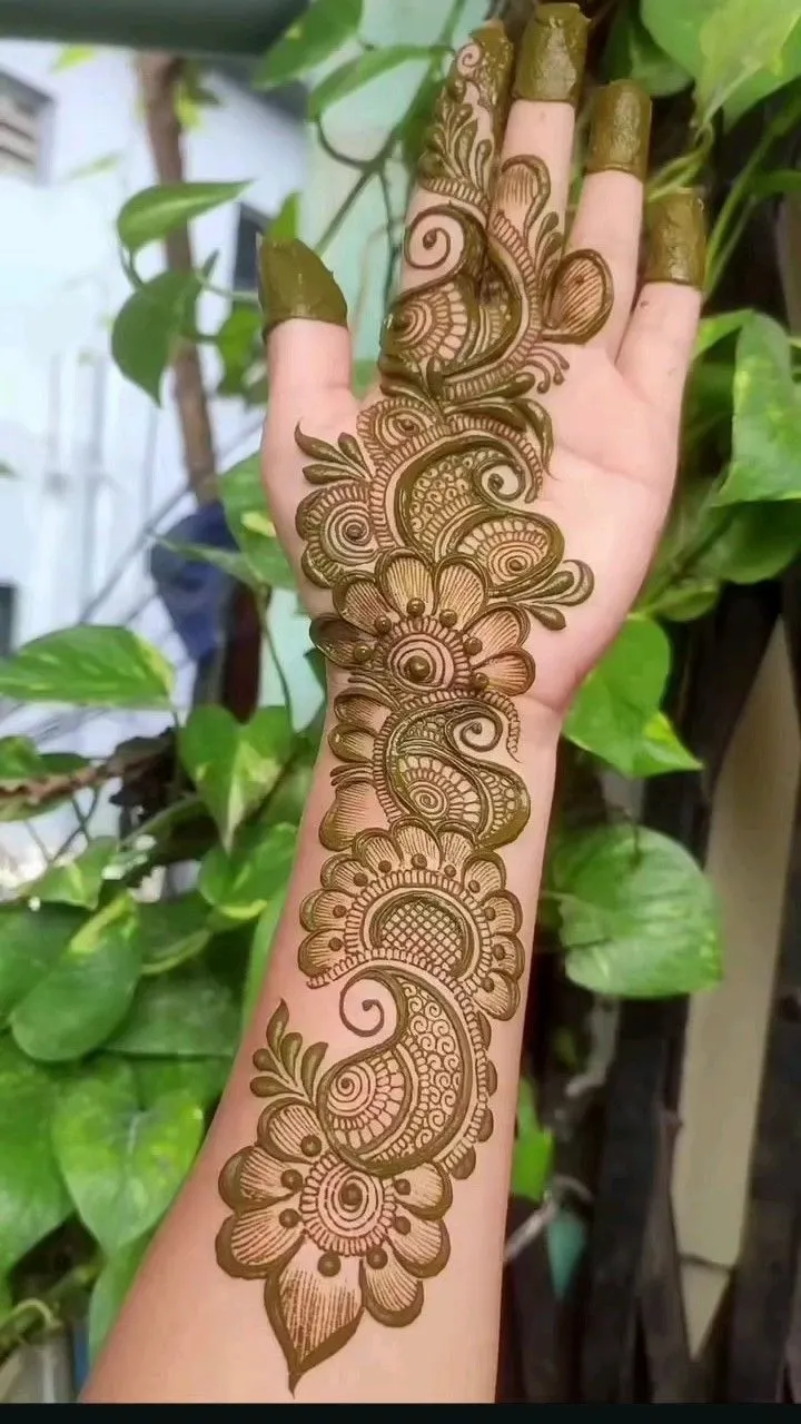 Left Front Hand Mehndi Designs Profile Picture