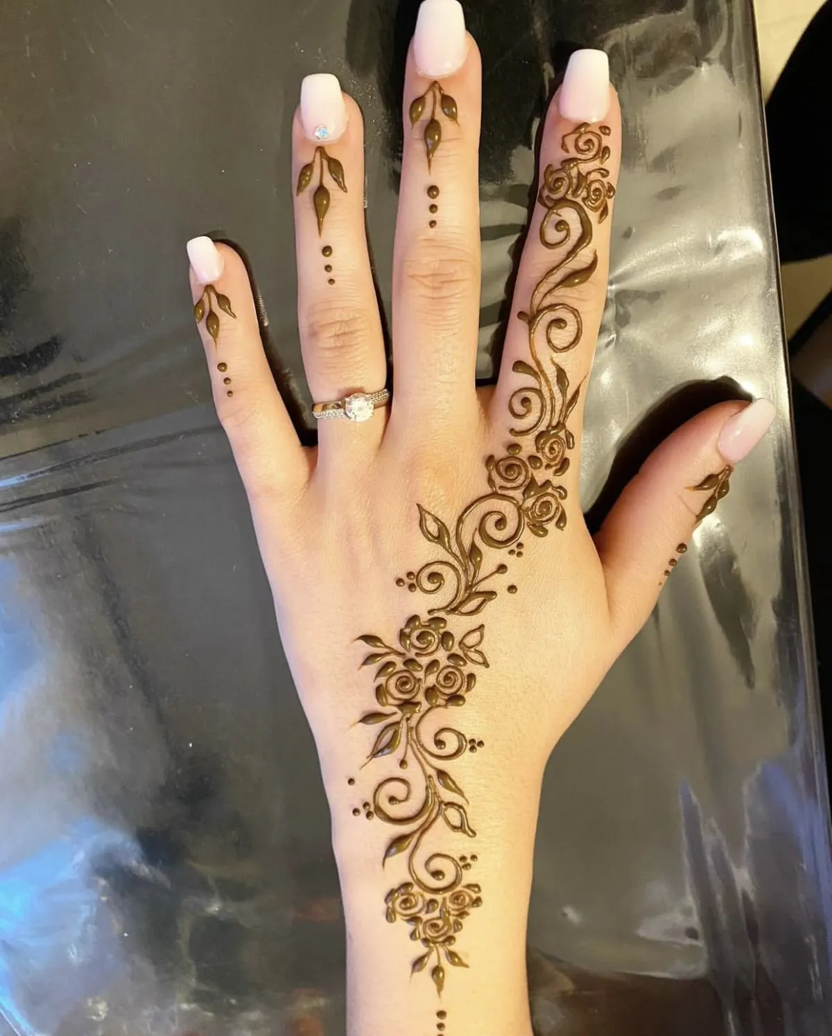 left hand back side mehndi design image