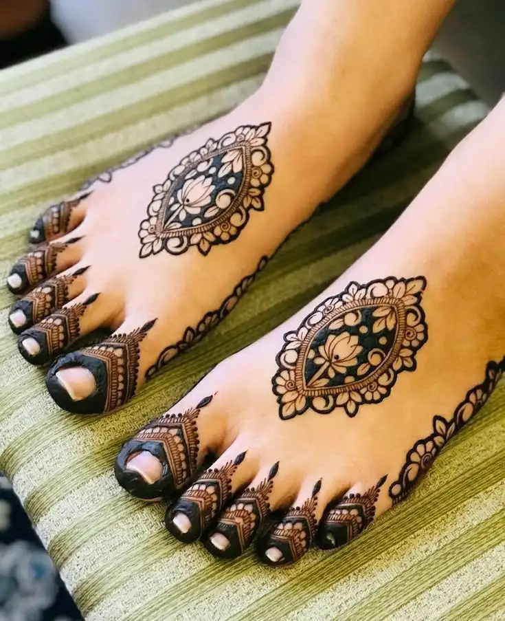 leg mehndi design image