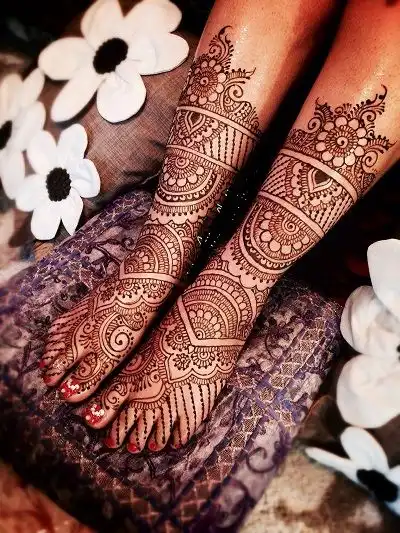 leg mehndi design photo