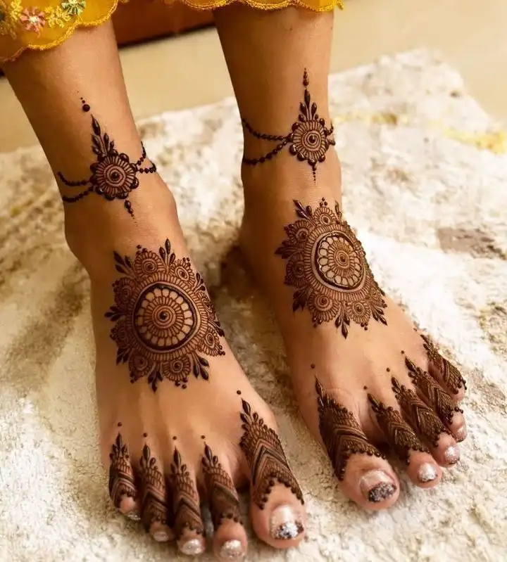 leg mehndi design simple