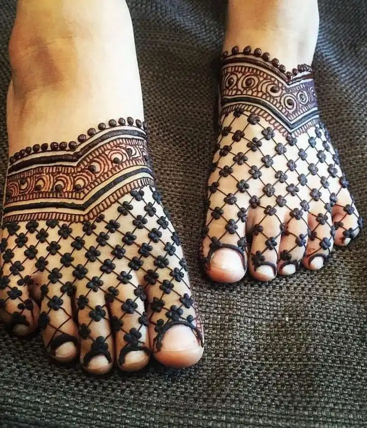 leg simple mehndi design photo