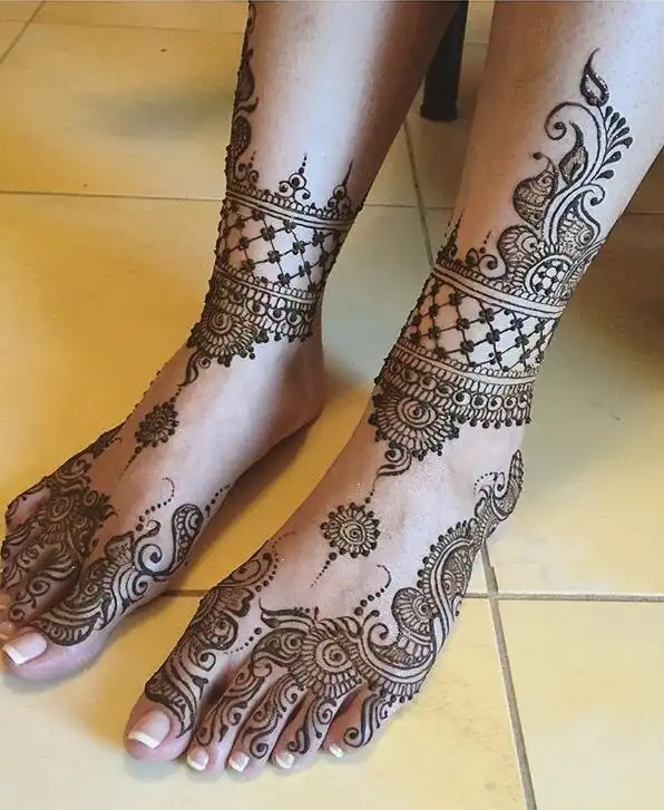 leg simple mehndi design photos