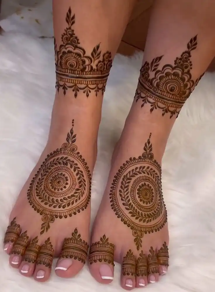 leg simple mehndi design pic
