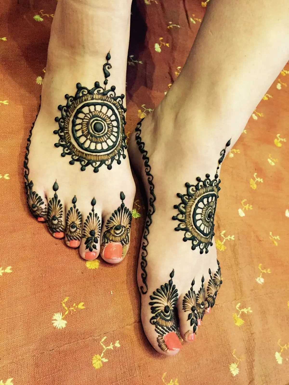 leg simple mehndi design pics