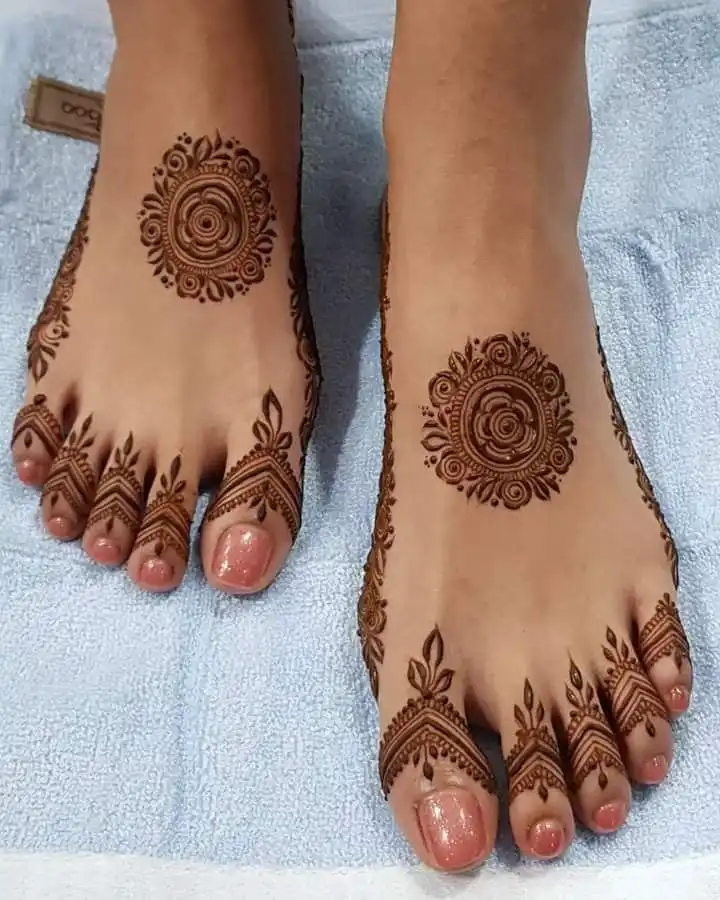 leg simple mehndi design pics