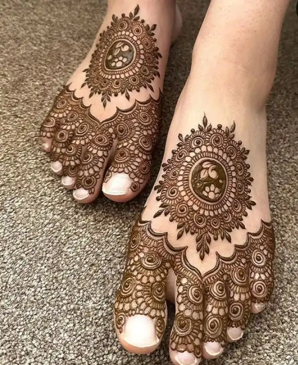 leg simple mehndi design picture
