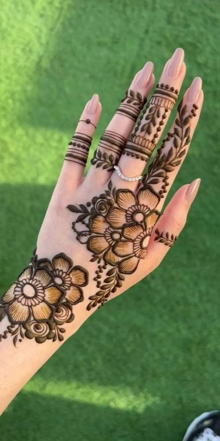 modern back hand mehndi design