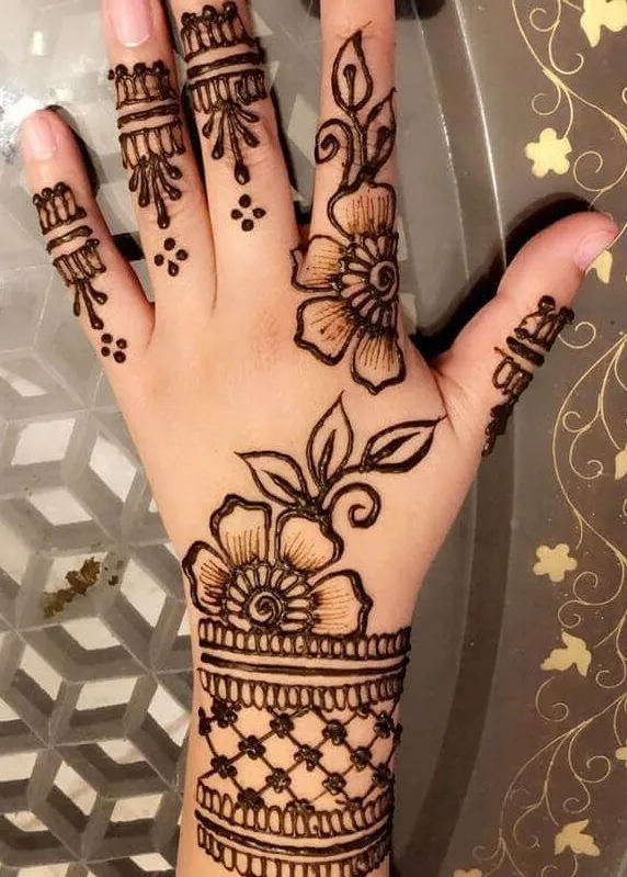 modern back hand mehndi design image