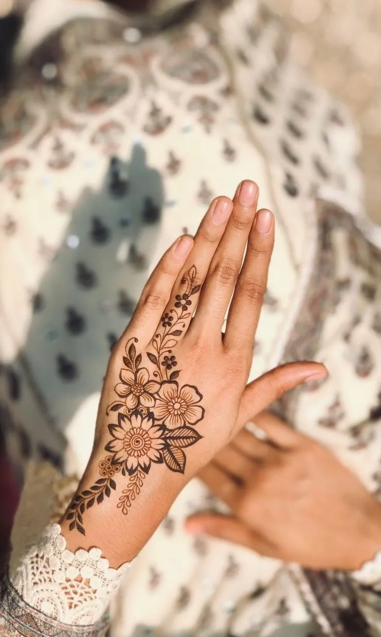 modern back hand mehndi design picture