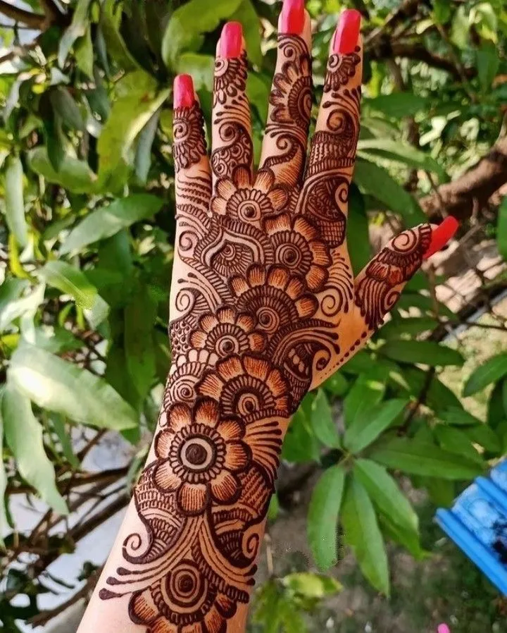 modern back hand mehndi design