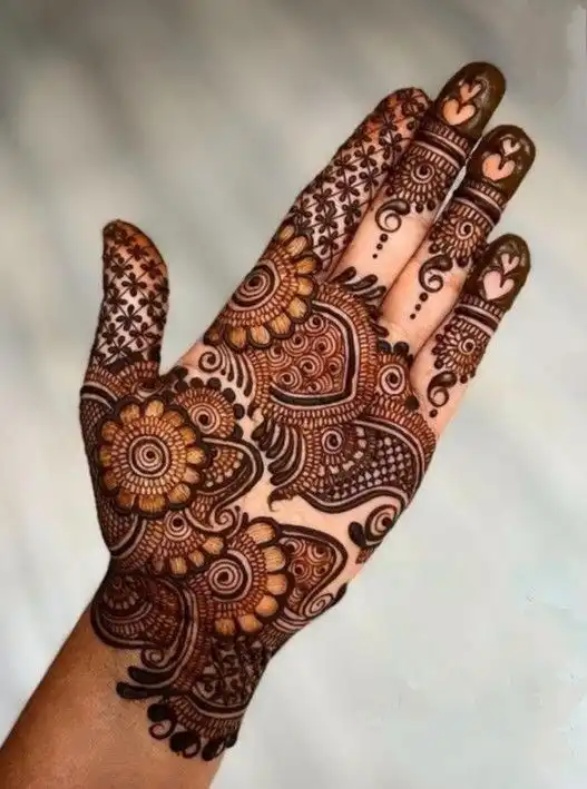 modern front hand mehndi design pic