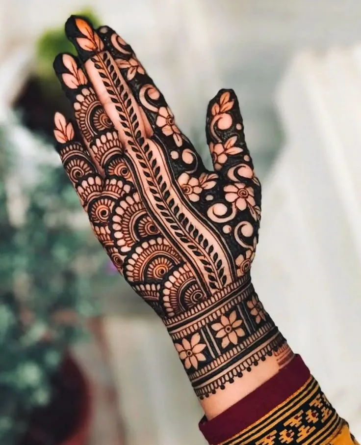 New Mehndi Photo Design