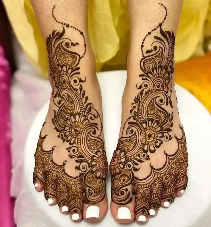 pair mehndi design photo