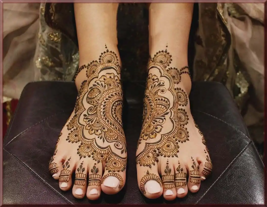 pair mehndi design photos