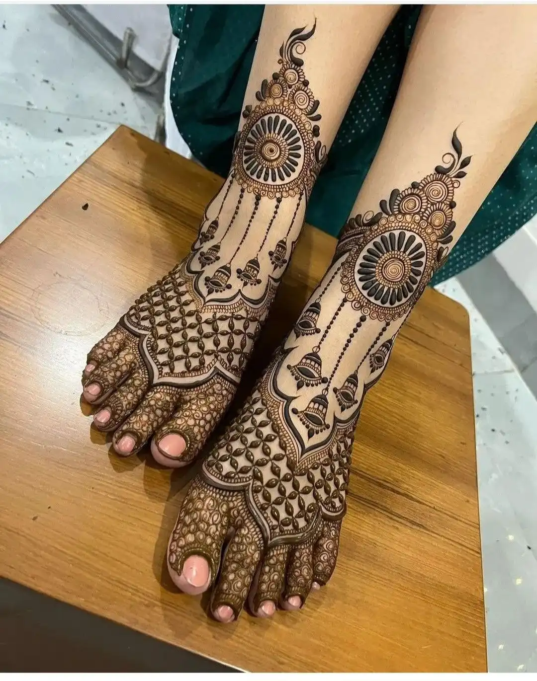 pair mehndi design pics