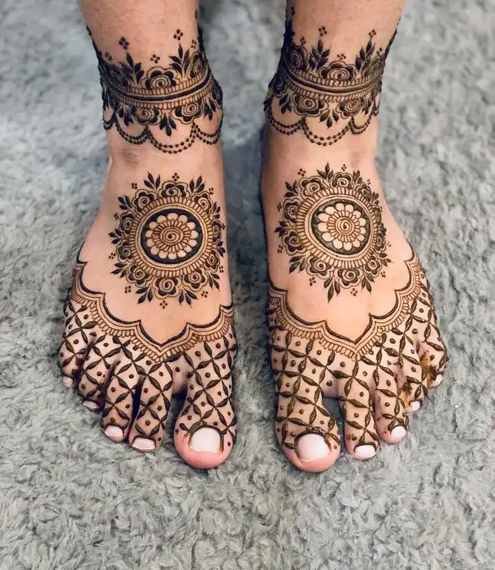 pair mehndi design picture