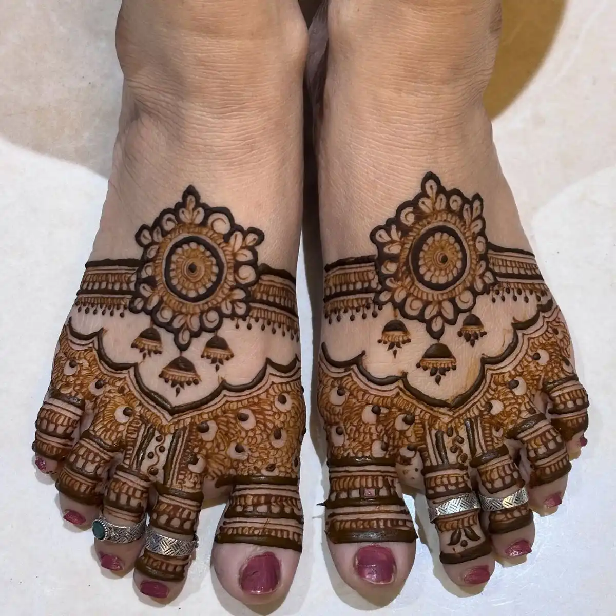 per mehndi design pic
