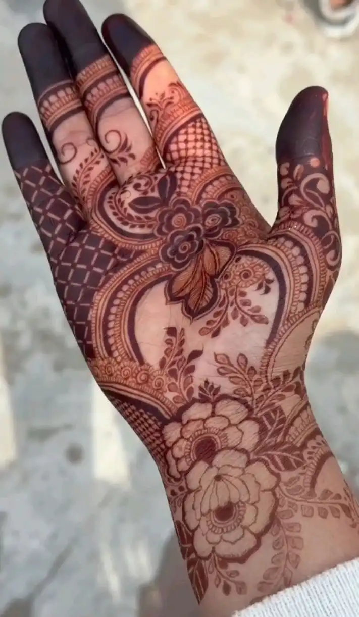 right front hand mehndi design image
