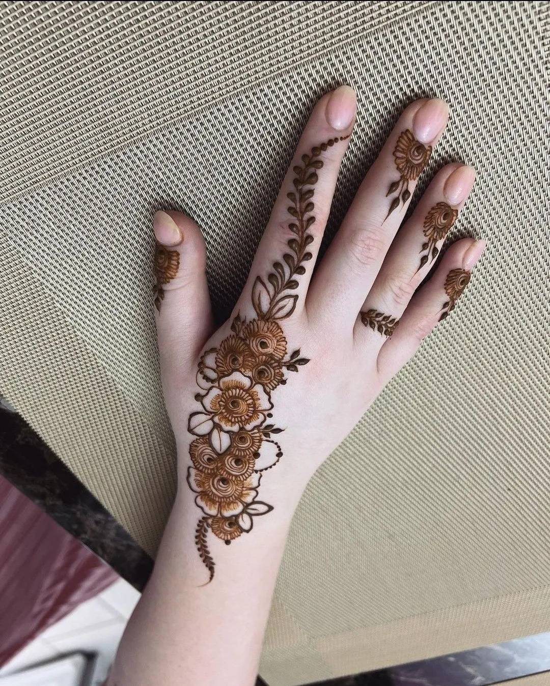 right hand back side mehndi design pic