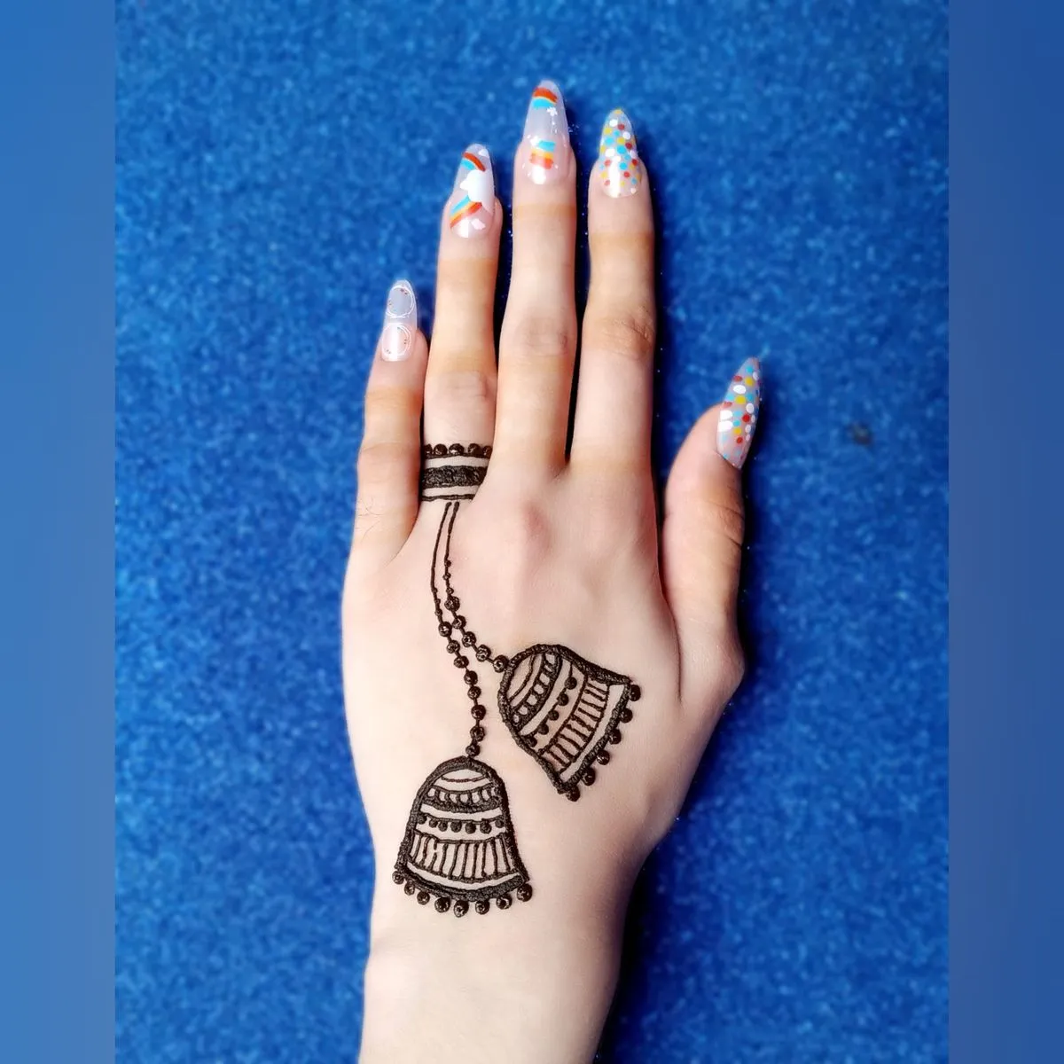 ring finger mehndi design photo