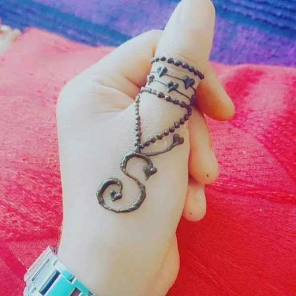 ring finger mehndi design picture