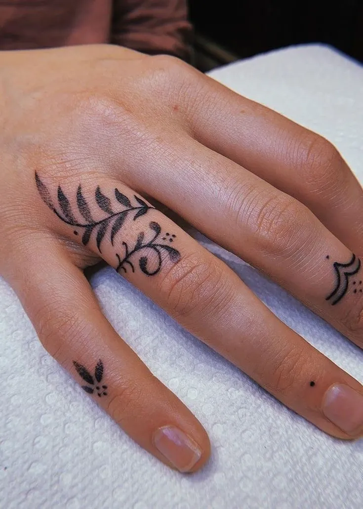 ring finger mehndi design pictures