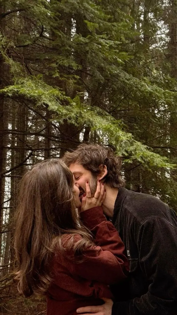 romantic couple pic at night