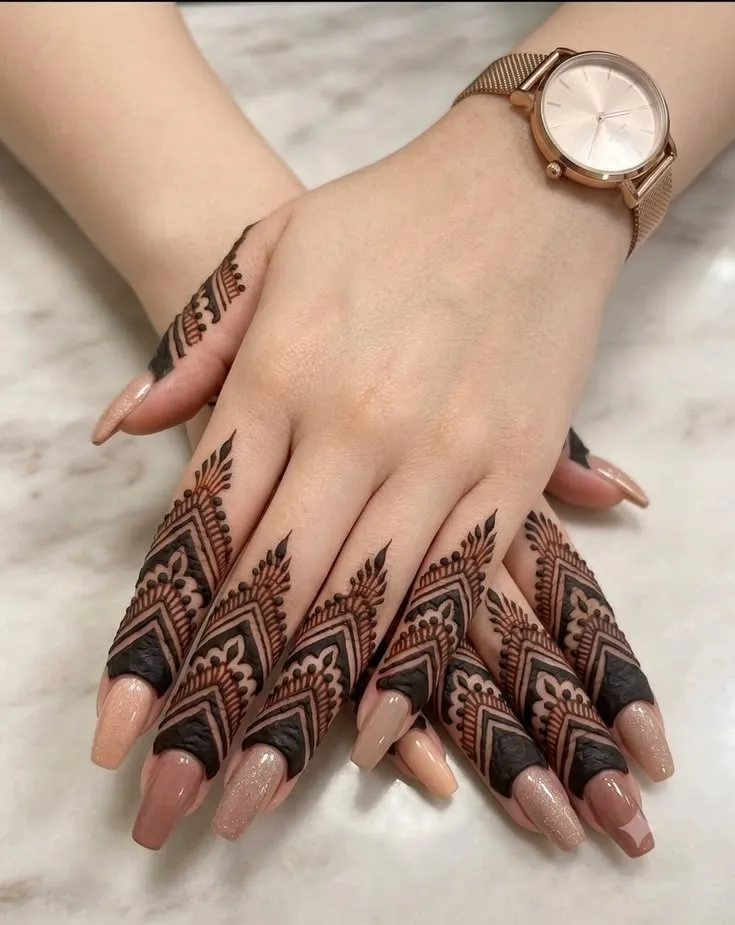 Royal Finger Mehndi Design