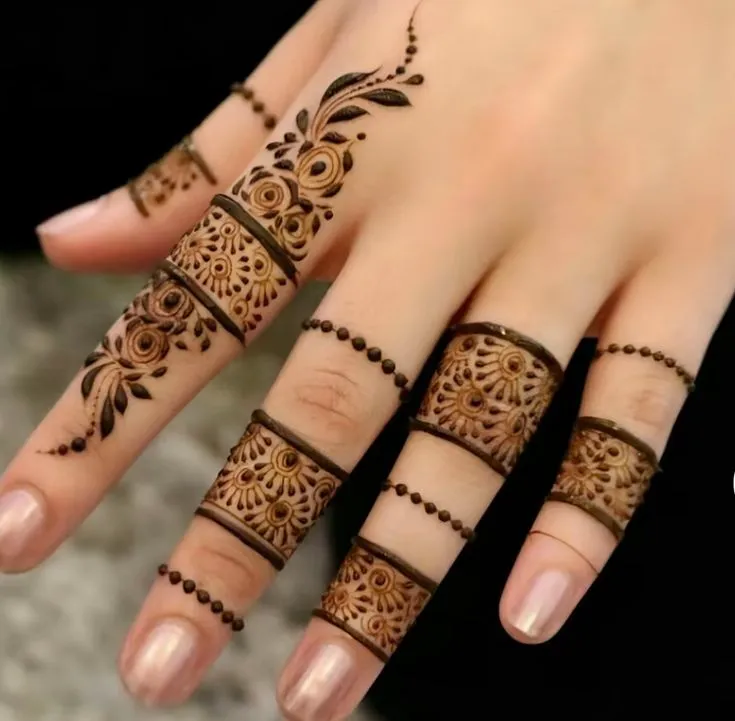royal finger mehndi design photo
