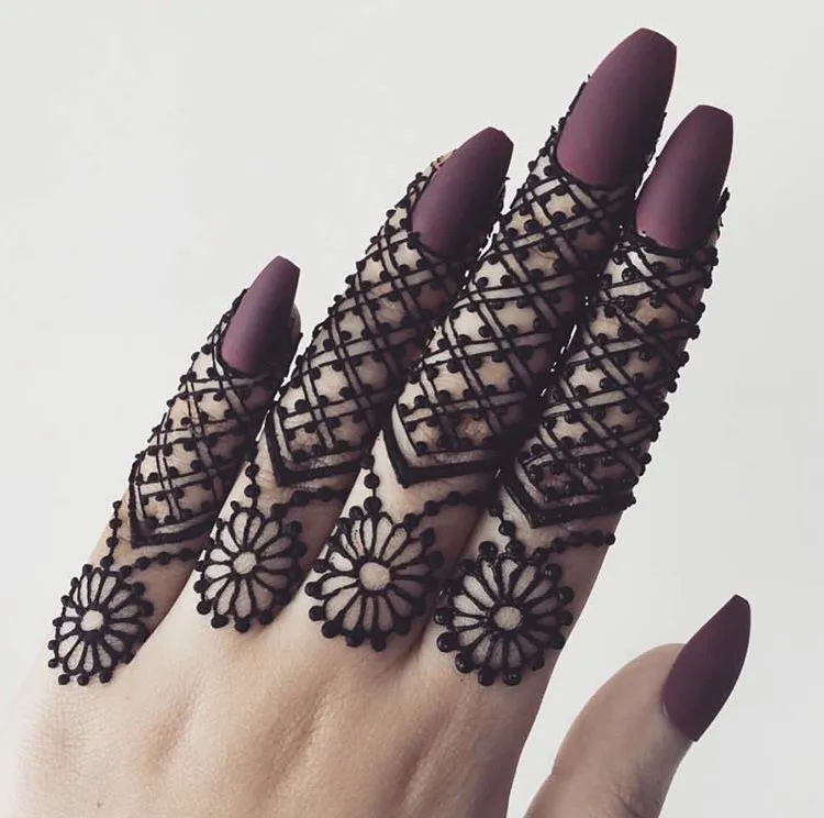 royal finger mehndi design photo