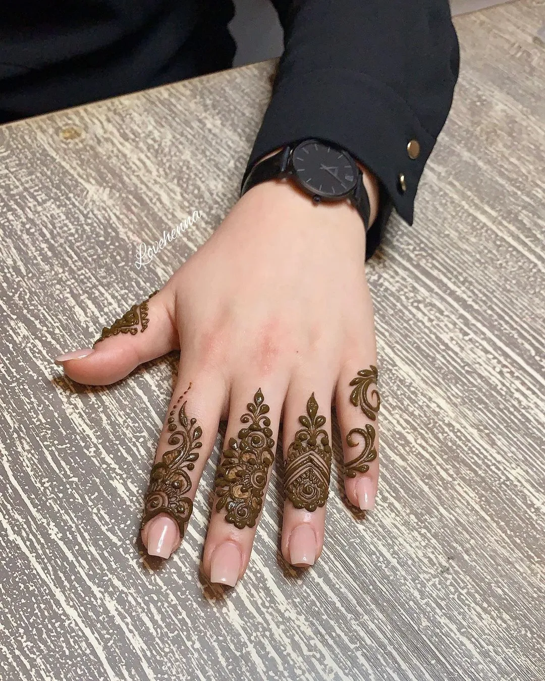 royal finger mehndi design