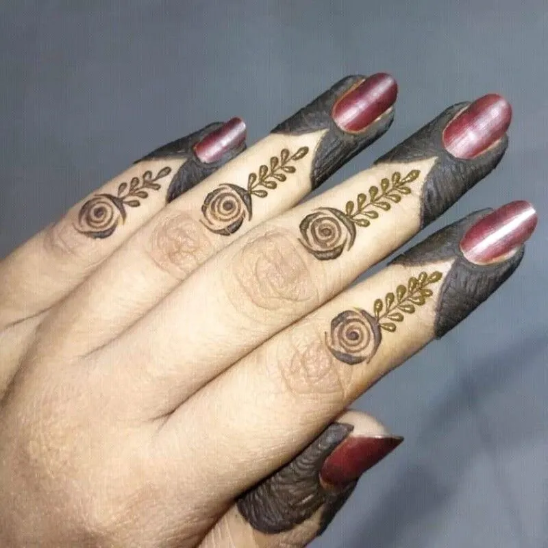 simple finger mehndi design picture