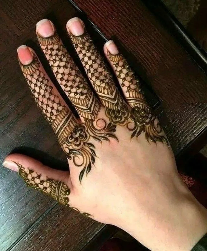 simple finger mehndi design pictures