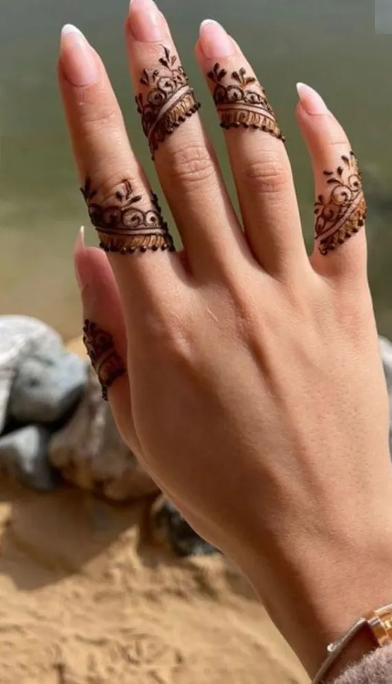 simple finger mehndi design pictures