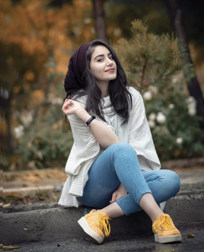 simple girl photo