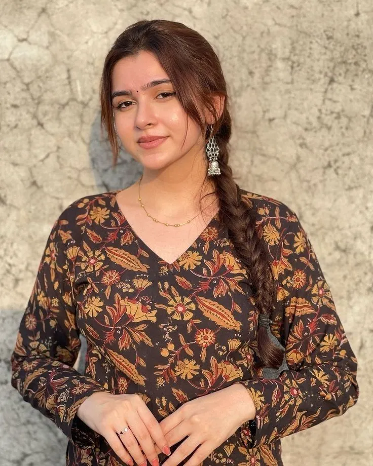 Simple Girl Pictures