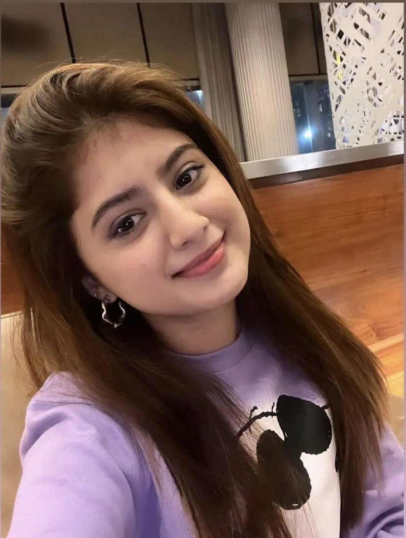 Simple Girl Pictures