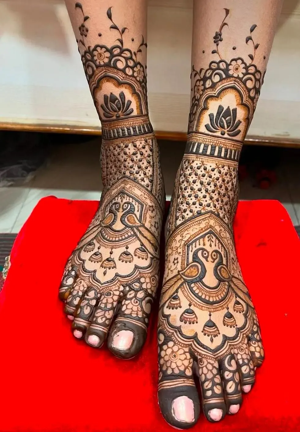 Simple Leg Mehndi Design