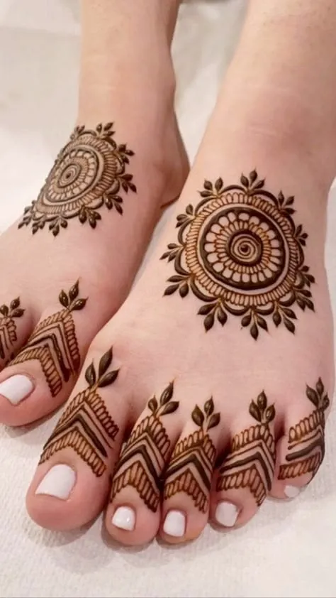 simple leg mehndi design photo