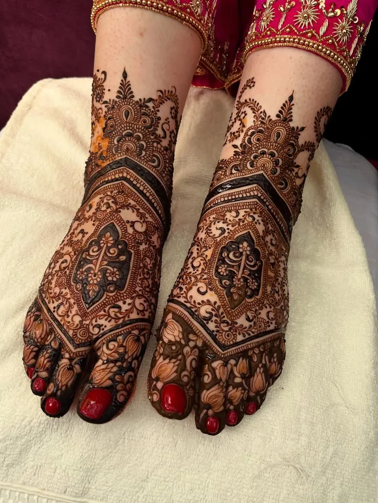 Simple Leg Mehndi Design Photos