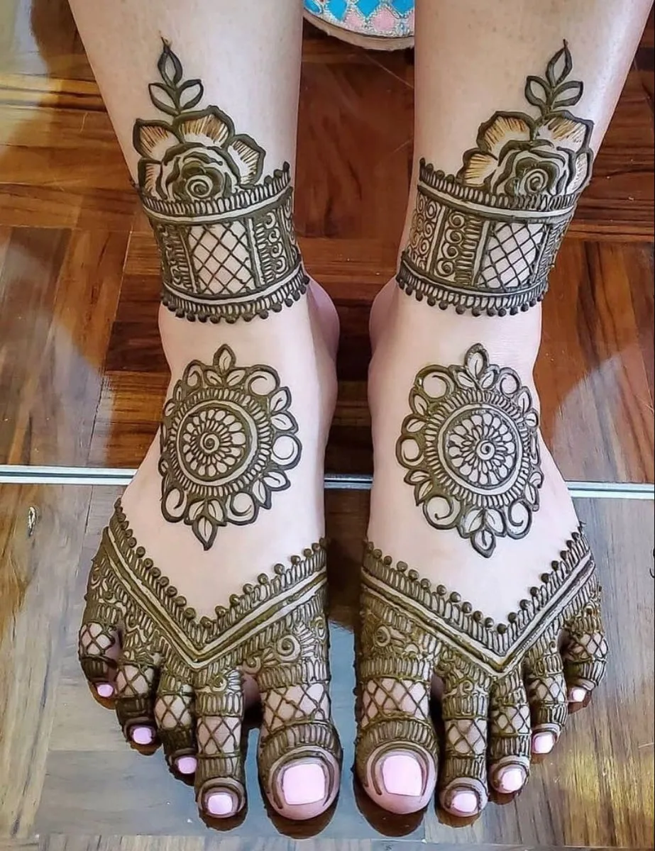 Simple Leg Mehndi Design Pics
