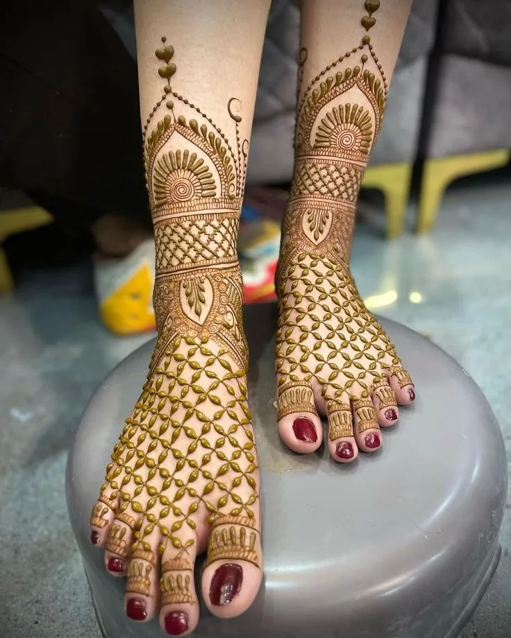 Simple Leg Mehndi Design Pictures