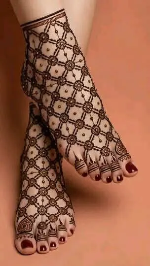 Simple Leg Mehndi Design