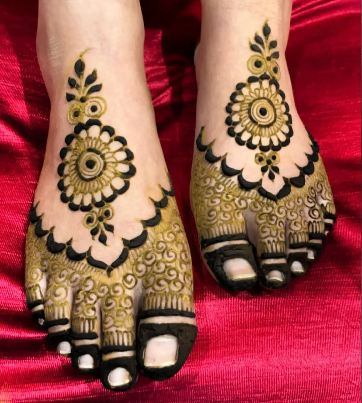 Simple Leg Mehndi Design