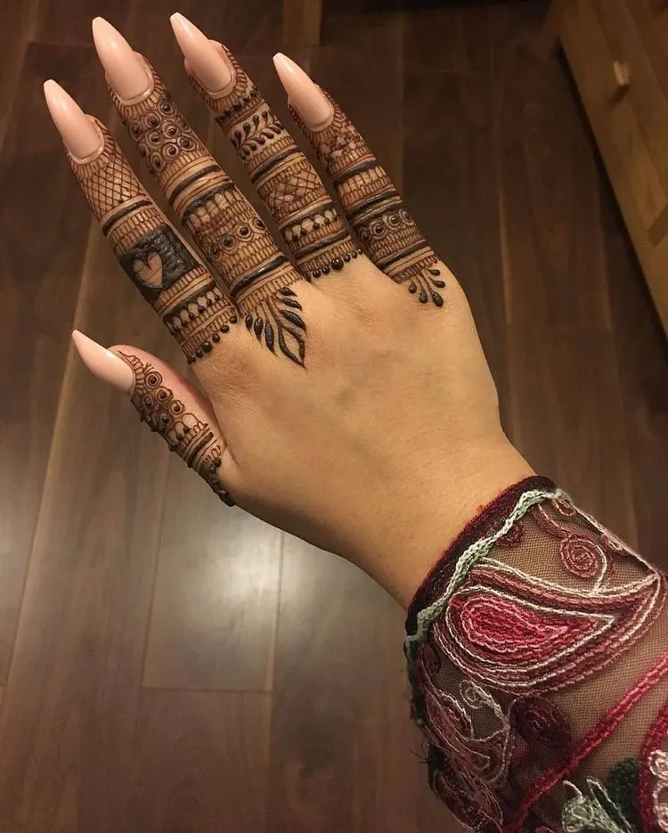 Stylish Finger Mehndi Design Pictures