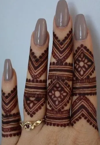 stylish finger mehndi design