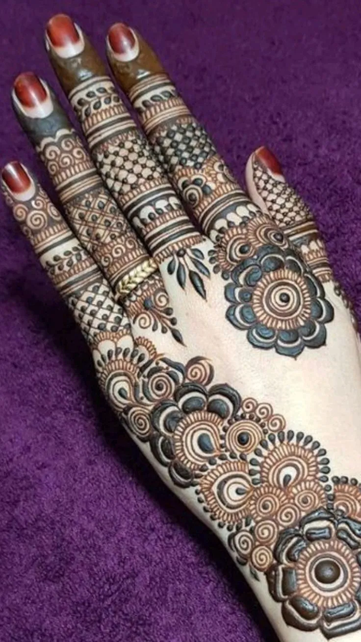 Unique Mehndi Photo Design